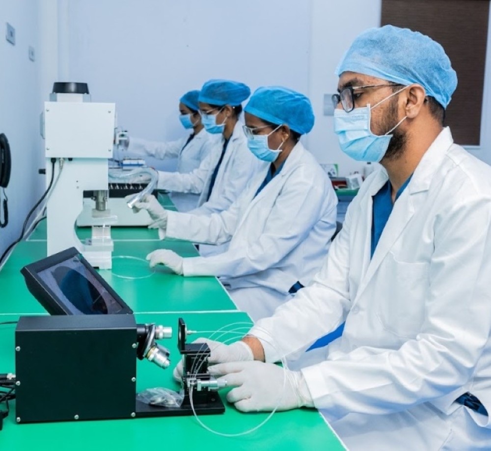 Arkaya Optics team working in the manufacturing cleanroom